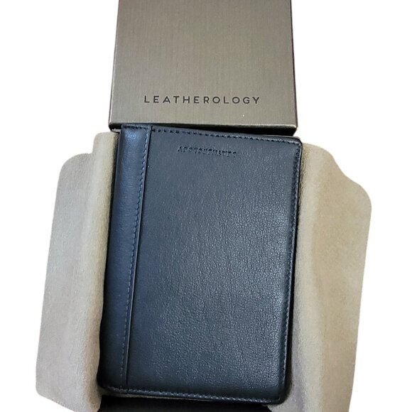 Leatherology Other - Leatherology Keyfactor Black Onyx Leather Wallet
